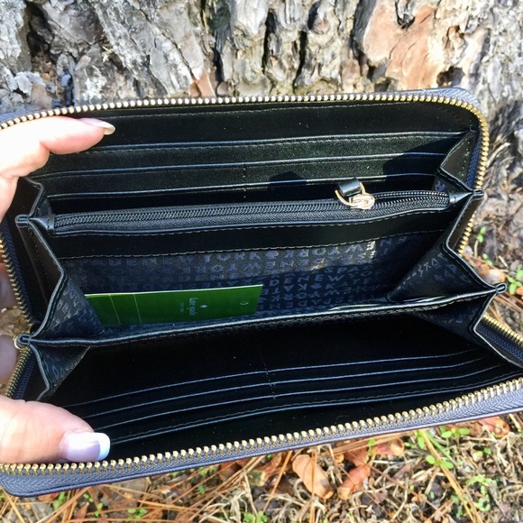 ♠️ KATE SPADE ♠️ quilted style zip-around clutch! - Picture 8 of 8